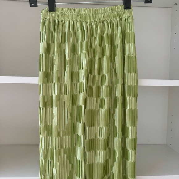 PRINCESS POLLY Lila Green Pleated Pants - Picture 4 of 7